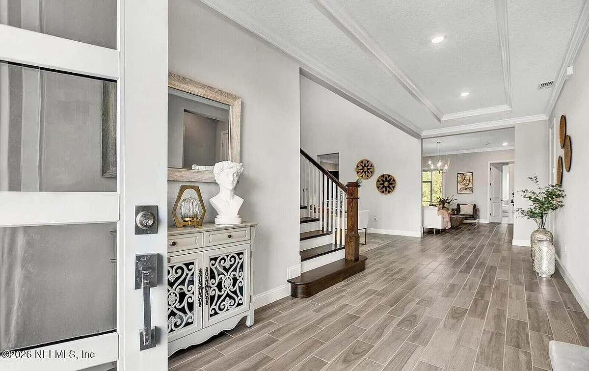 4 bed, 3.0 bath, 3385 sqft, $5,000 — Photo 2