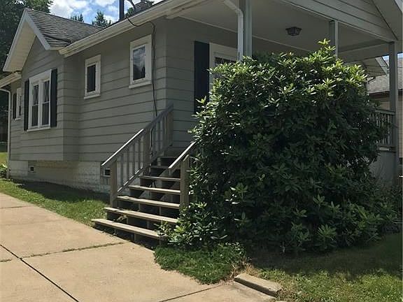 2nd image of 624 Munroe Falls Ave