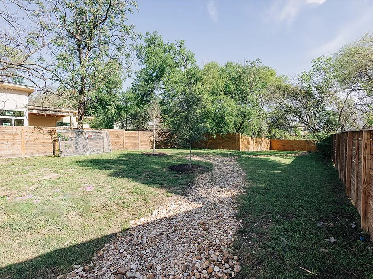 4700 Prock Ln #B — Photo 29