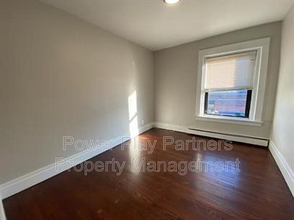 2nd image of 1215 Traymore St