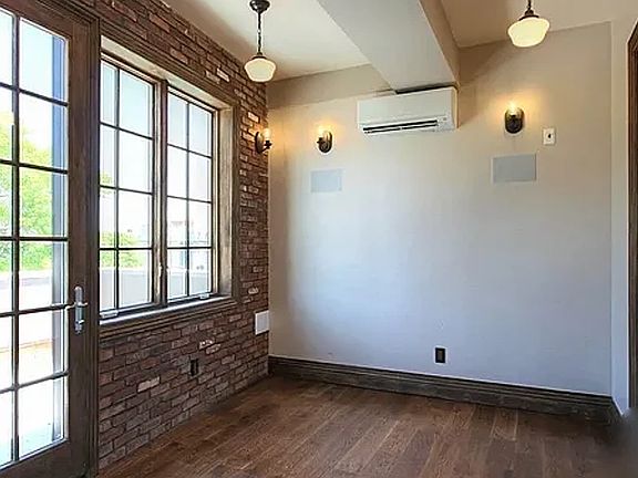 4th image of 279 Bedford Ave #3F