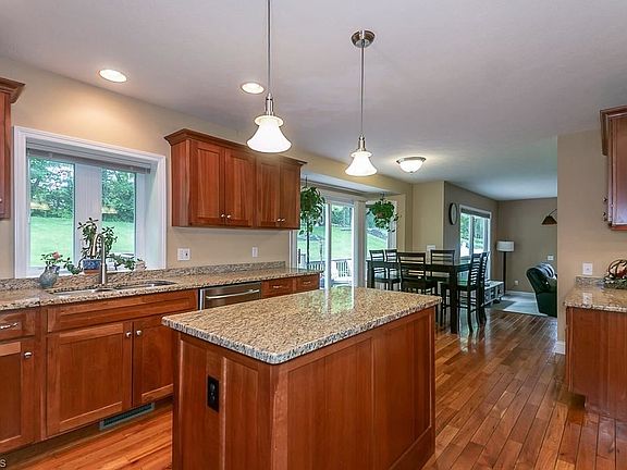 4th image of 3062 Oaklawn Park Blvd