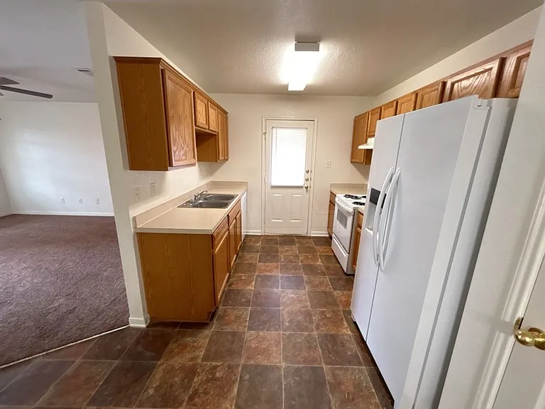 308 Cedar Ridge Dr — Photo 7