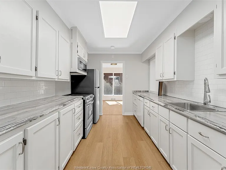 132 Division St N — Photo 8