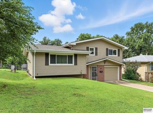 9641 Grand Ave, Omaha, NE 68134
