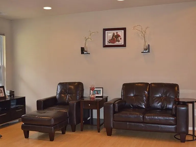 124 Wallace Ct — Photo 13