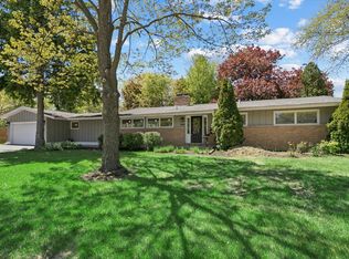 505 S Butterfield Rd, Libertyville, IL 60048