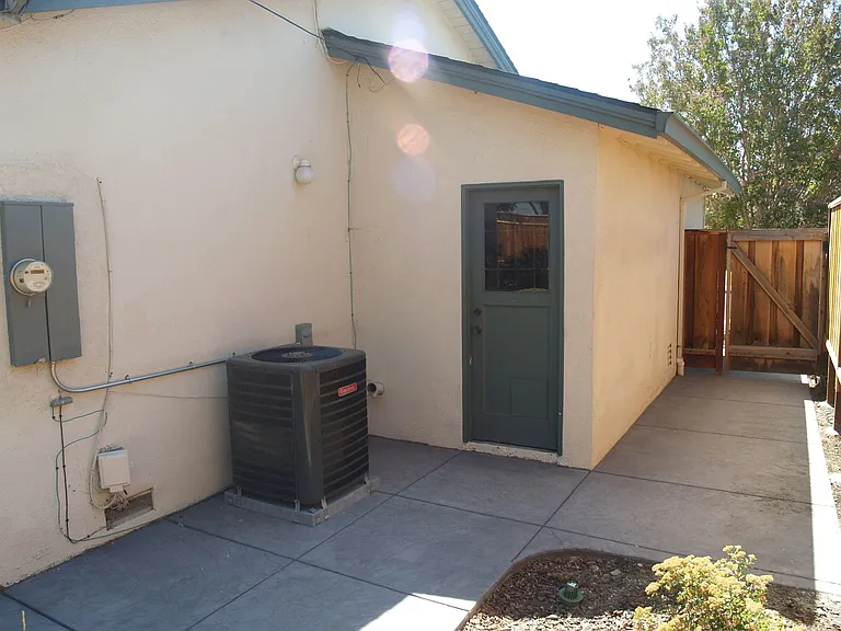 8164 Cardiff Dr — Photo 17