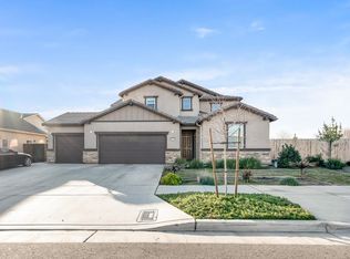 297 16th St, Kerman, CA 93630