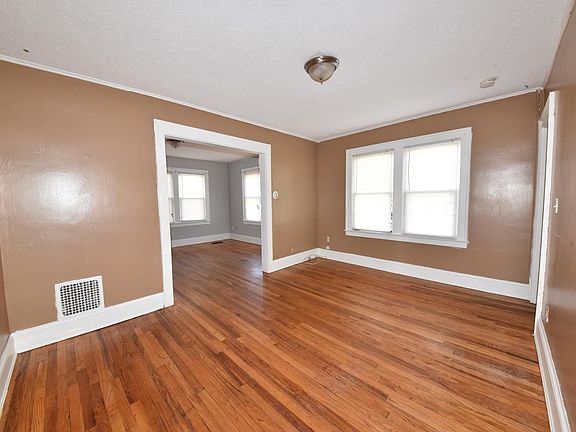 2nd image of 129 Tolland St