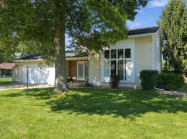 11689 Strohm Dr S, Mishawaka, IN 46545