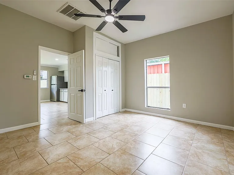 704 W Willis St — Photo 3