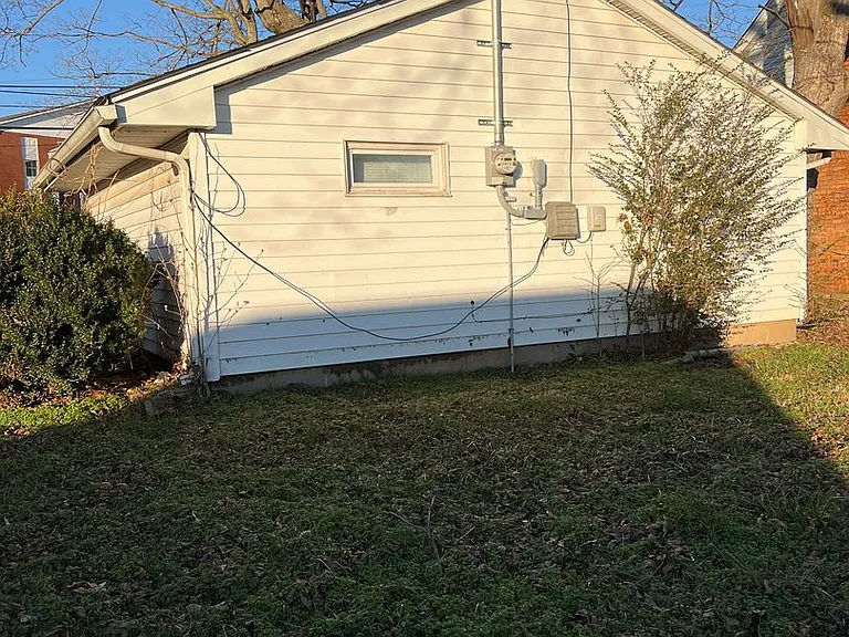 142.5 N Russell St — Photo 17