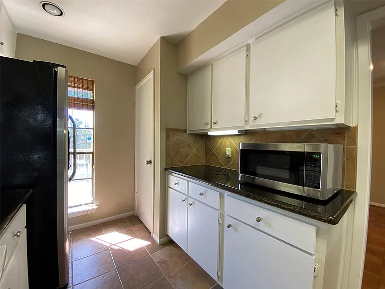 751 Bering Dr #B — Photo 13