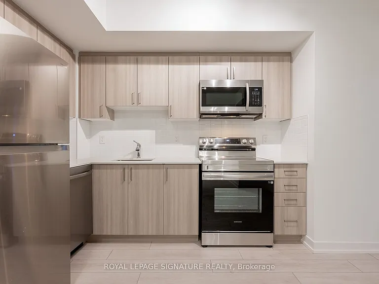 556 Marlee Ave #331 — Photo 2