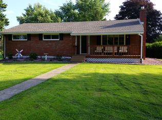 2 Harvest Dr, Cranberry Township, PA 16066