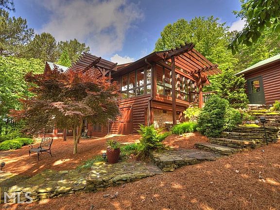 3rd image of 142 Mountain Springs Cir