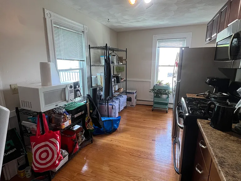 235 Columbia St #4R — Photo 10