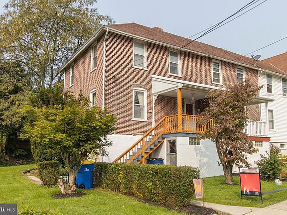 2nd image of 239 W Chestnut St