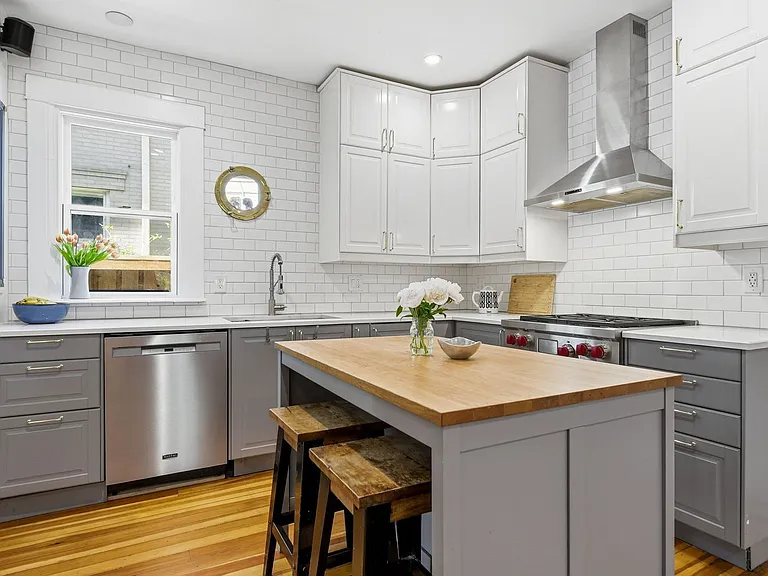 774 N Lafayette St — Photo 8