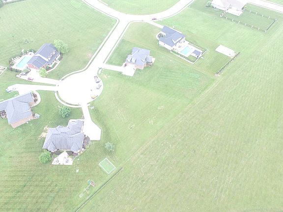 5th image of 9303 Elsie Ct