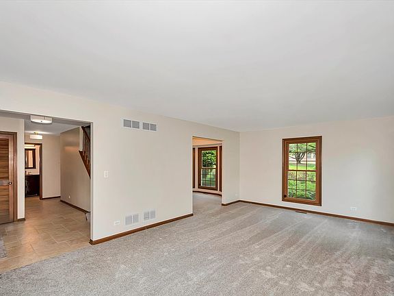 5th image of 329 White Hall Ter