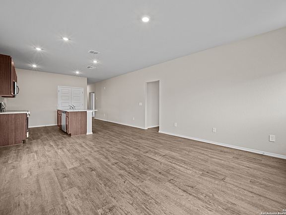 5th image of 1228 Whitneyway Ln