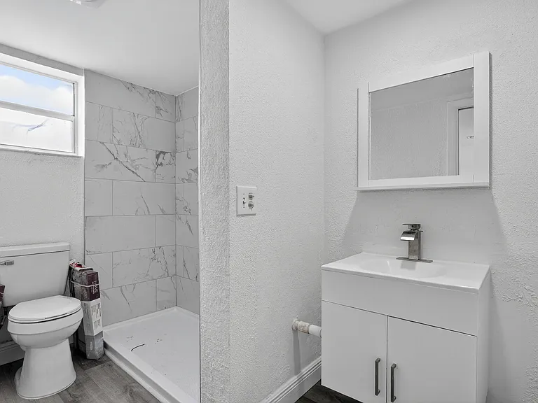 495 SE 8th St #242 — Photo 30