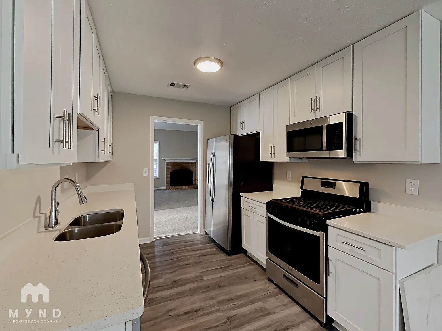 3 bed, 2.0 bath, 1869 sqft, $2,025 — Photo 2