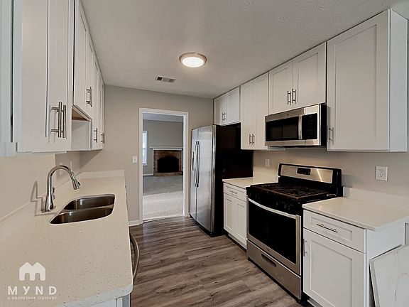 2nd image of 204 Eagles Crest Ct