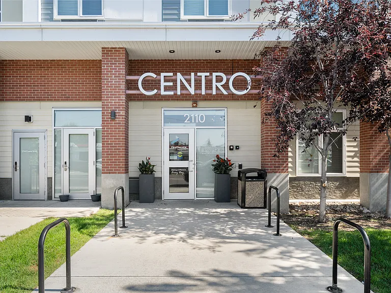 2110 Centre St N — Photo 35