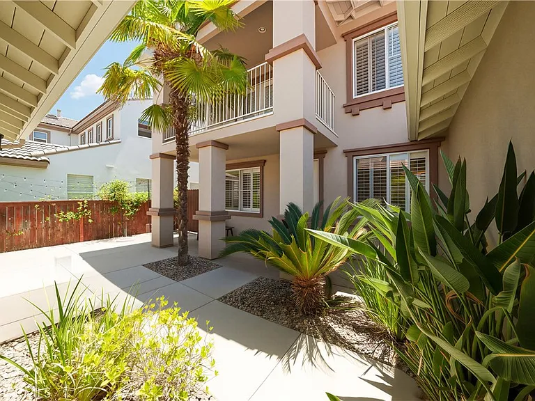 45277 Chateau Ct — Photo 13