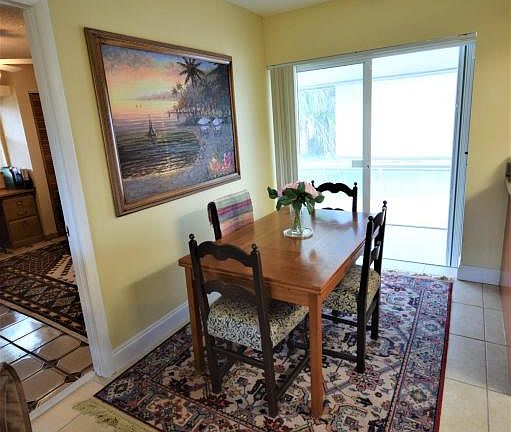 4th image of 2877 SE 1st Pl