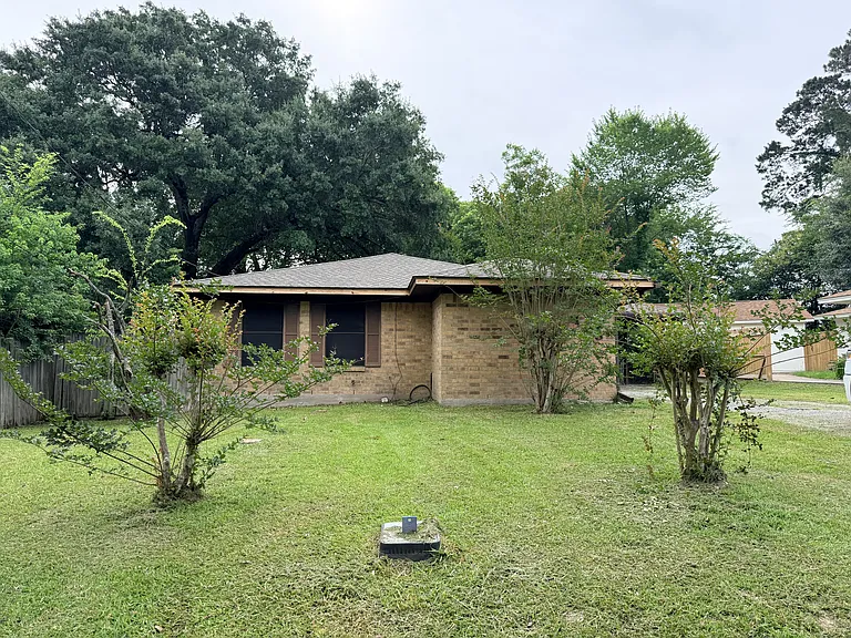 105 S Oklahoma St — Photo 1