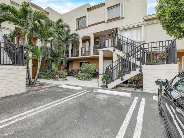 631 NW 82nd Ave APT 219, Miami, FL 33126
