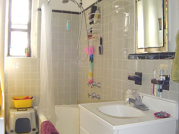 5th image of 81 Ocean Pkwy APT 5L