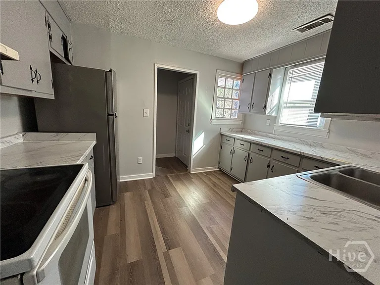 3715 Skidaway Rd — Photo 10
