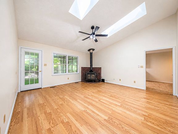 2nd image of 100 Penn Dr