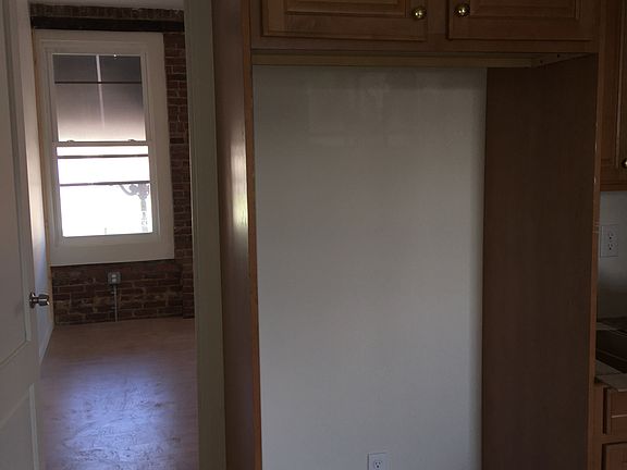3rd image of 142 Monticello Ave #1