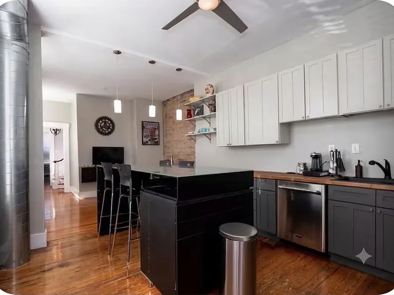 316 E Liberty St — Photo 1