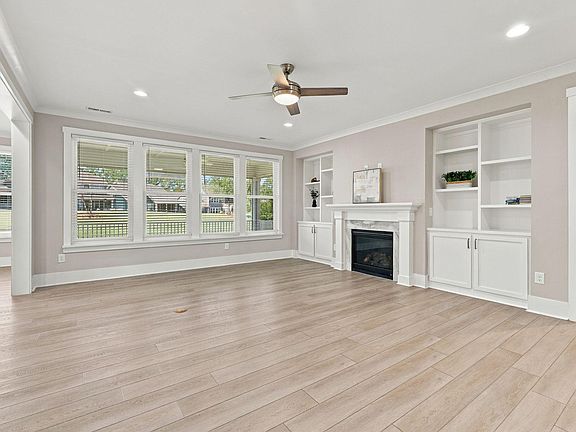 4th image of 1318 Gordonia Way