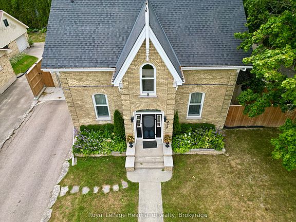 2nd image of 425 William St