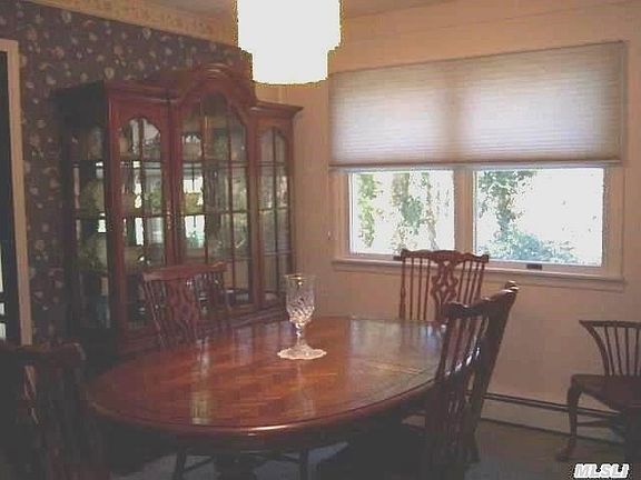3rd image of 11 Rockhall Ln