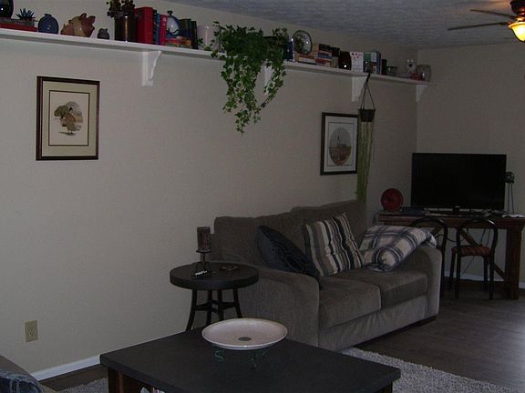 3rd image of 1071 Robin Hood Ct