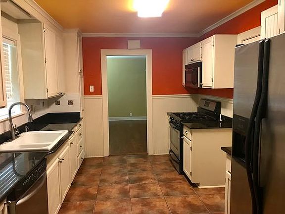 5th image of 140 Prospect St