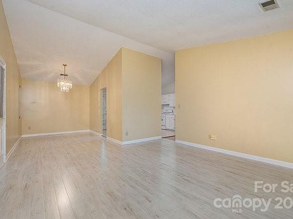 5th image of 2005 McKinley Ave
