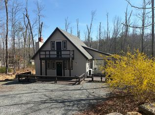 28 Cedarwood Ter, Lake Ariel, PA 18436