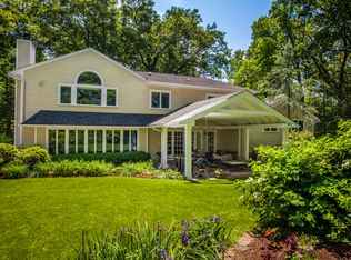 110 Round Hill Rd, Scarsdale, NY 10583