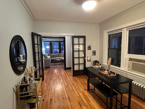 5th image of 2819 N Burling St #1