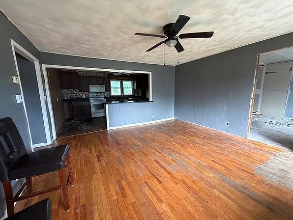 2nd image of 208 N Macon St
